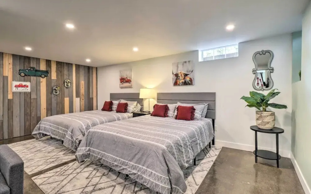 Ski & Hike: Cozy Dtwn Reno Studio w/ Fireplace