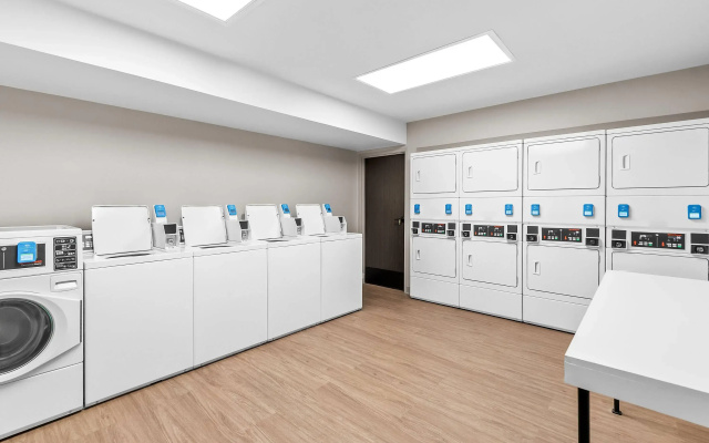 ECHO Suites Extended Stay by Wyndham Sterling