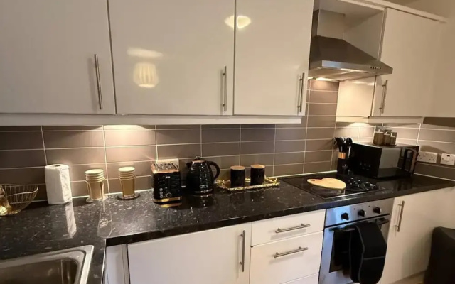 Flat - Sleeps 4 - Parking - Balcony - Pet Friendly