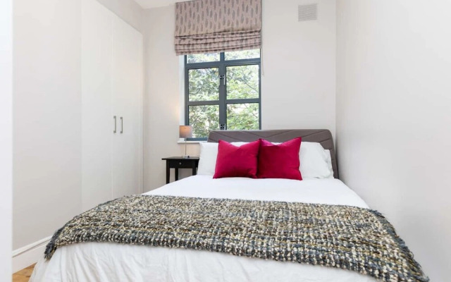 Magnificent 2 Bedroom Flat in Historic Army Barracks