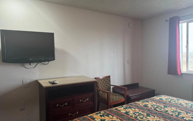 Nampa Inn & Suites