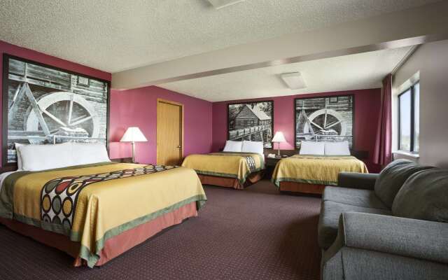 Super 8 by Wyndham Cameron