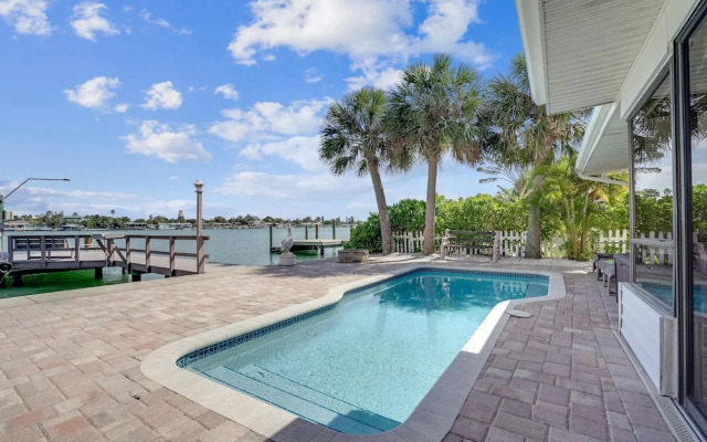 Manatee Home - Water Front Pool Home