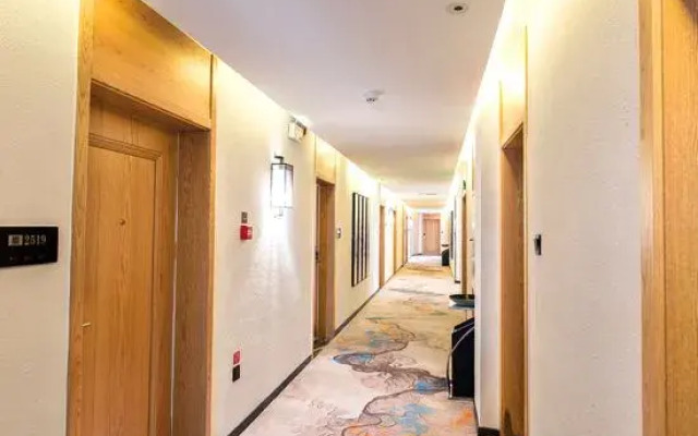 Gujing Junlai Hotel (Luhe Convention & Exhibition Center)