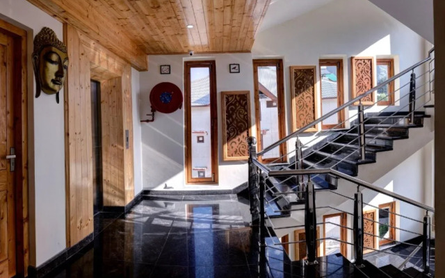 Hotel Chandertal Manali