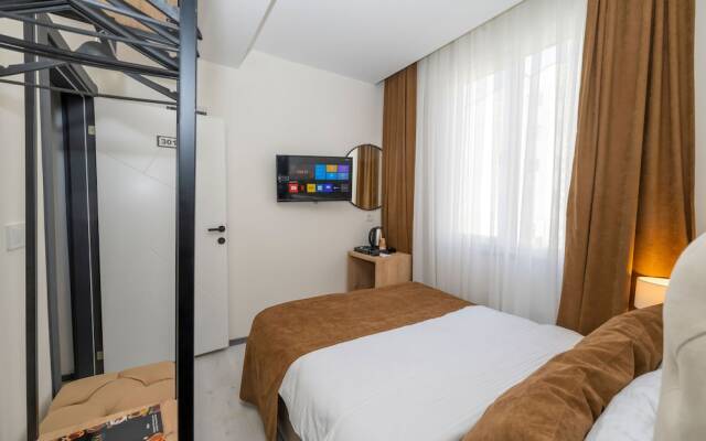 Gloria Airport Hotel