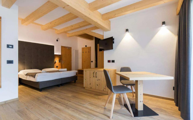 Arnica Mountain Hotel