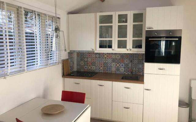 Tiny house in tuin van de statige villa Mariahof