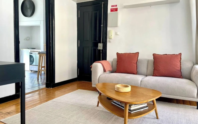 Central Hidden Gem, Rustic Modern 2 Bedroom Flat