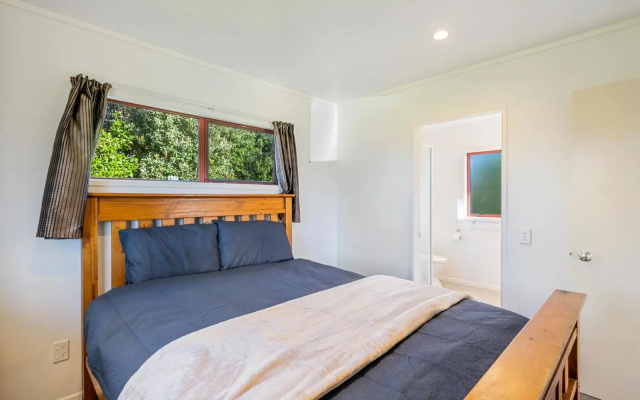 Cottage on Rutherford - Waikanae Beach Holiday Home – Guest Rooms – Waikanae