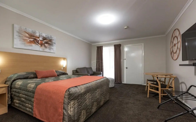 Cattleman's Country Motor Inn & Serviced Apartments