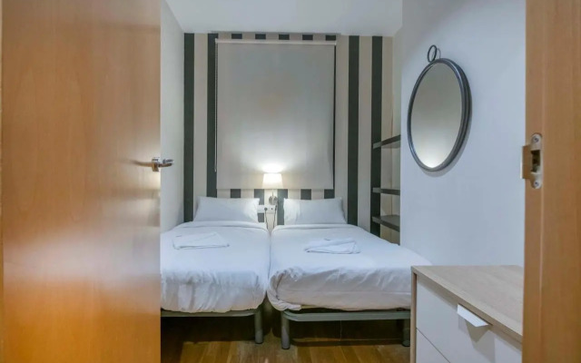 Modern and bright apartment in Eixample 2-2