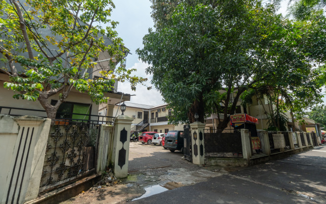 RedDoorz near Pondok Indah Water Park