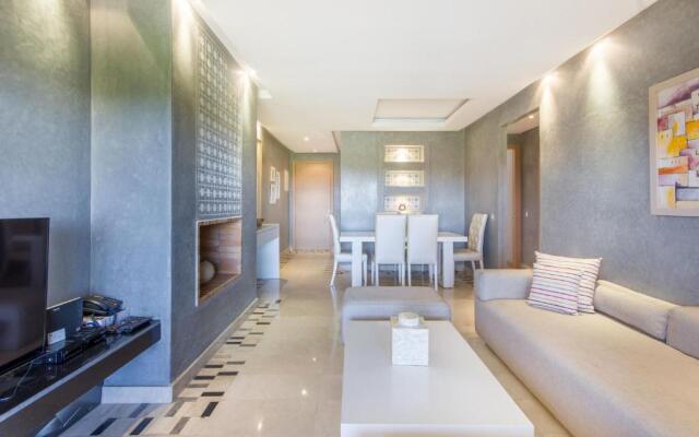 Lumineux et Vue dégagée sur Piscine à Prestigia