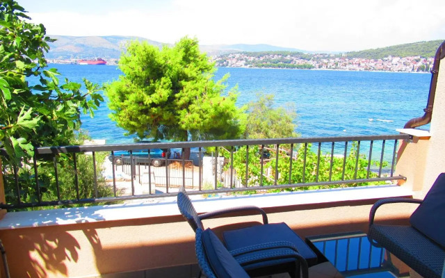 Summer Dream directly at the sea