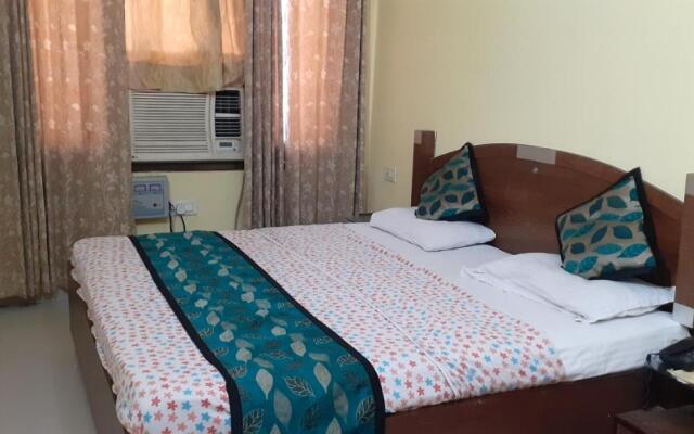 Hotel Holiday Comfort - 800 mts from Jallianwala Bagh, Amritsar