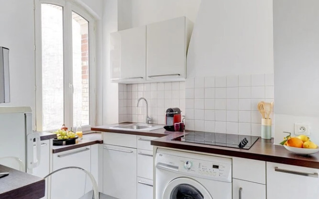 Elegant 1BR Steps to Marais & Louvre