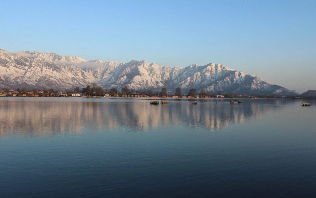 Wangnoo Houseboats