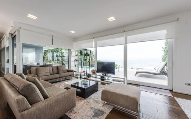 Exclusive Lake Villa