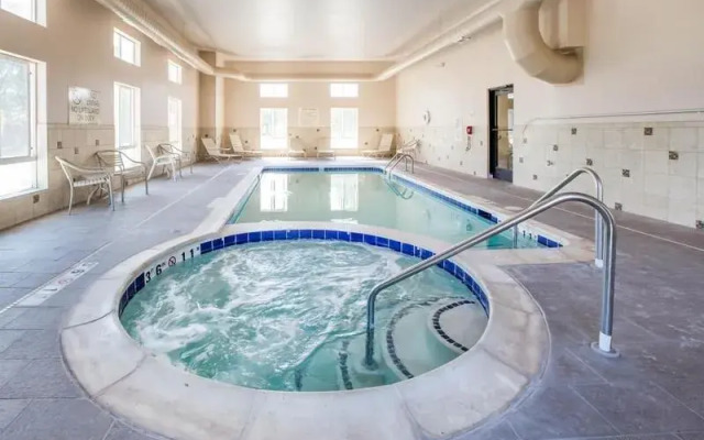 Comfort Inn & Suites