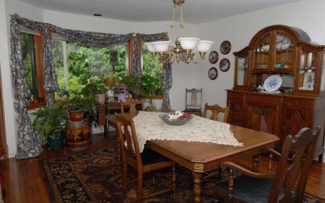 Cobble House Bed & Breakfast