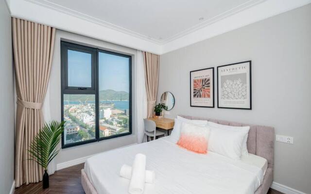 2BR luxury seaview apt 2' walking to the beach