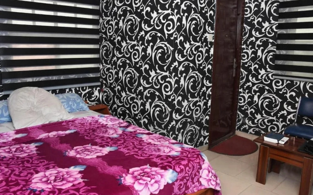 Luxurious Awoyaya Apartment With Private Pool and Garden