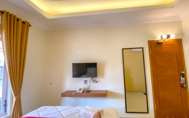 RedDoorz Premium near Museum Angkut Batu 3