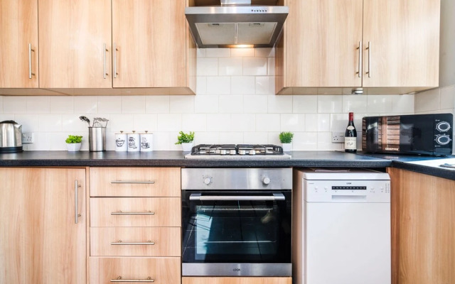Cosy 4-bed - Sleeps 7, Garden & Pet-friendly