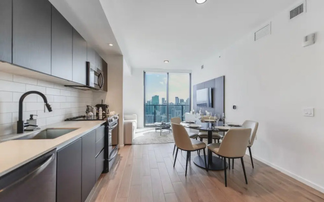 Views Apartment Near Bayfront Park