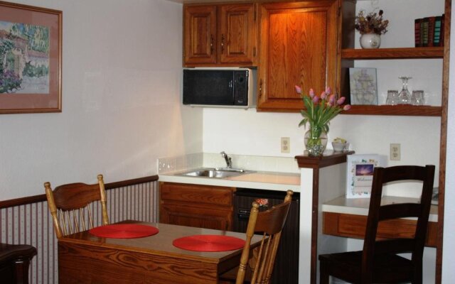 Lookout Inn GuestHouse and Suites