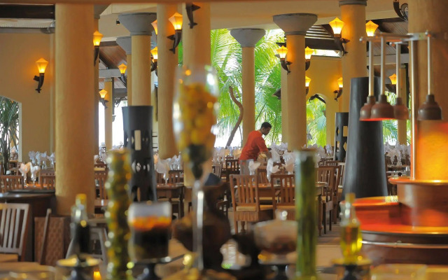 Victoria Beachcomber Resort & Spa