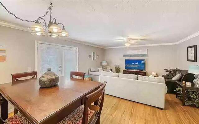 Lovely 3 Bedroom Condo On Golf Course