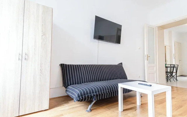 Comfy 2BR Flat Belvedere Vicinity