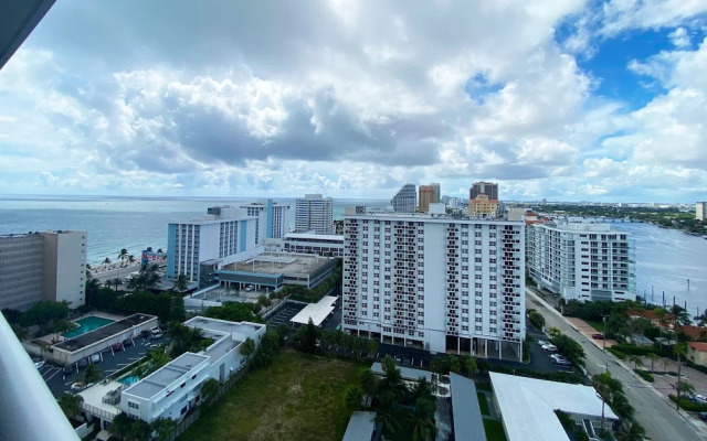 OneLuxStay at W Residences