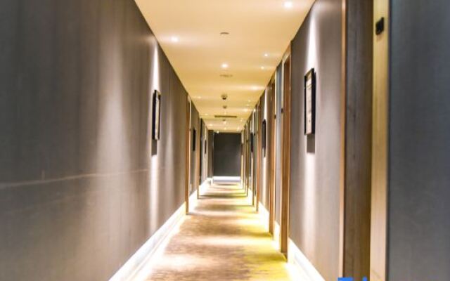 Orange Hotel Shanghai Xujiahui Xietu Road