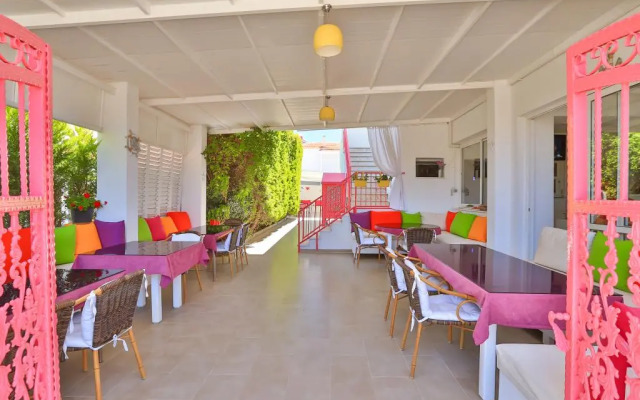 Kiraz Otel Alacati
