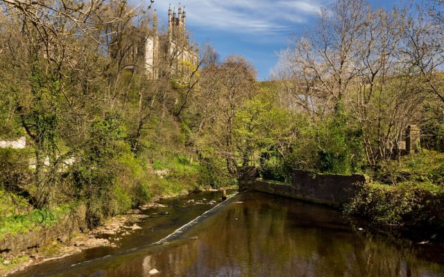 400 Dean Village Apartment