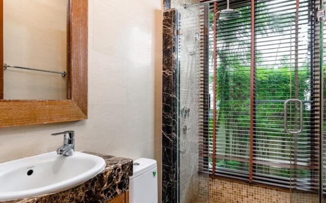 Champagne Pool Villa
