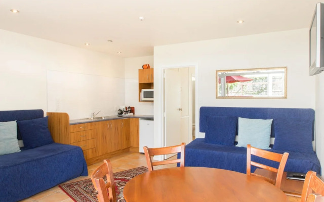 The Commodores Lodge