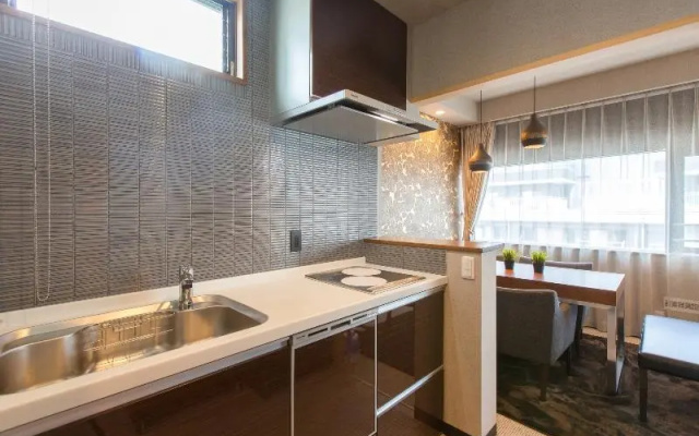 Rokkaku guest house 6 – Kitchen – Kyoto