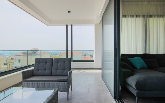 Phaedrus Living: City View Anna Residence 102