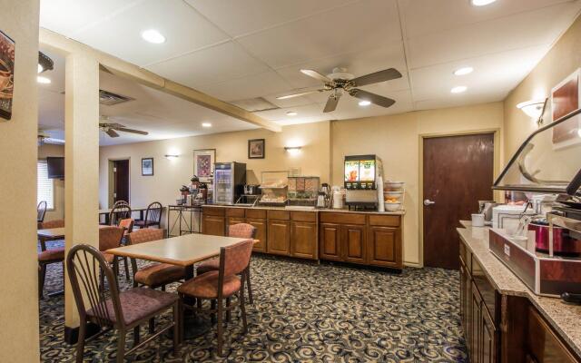 OYO Townhouse Tulsa Woodland Hills