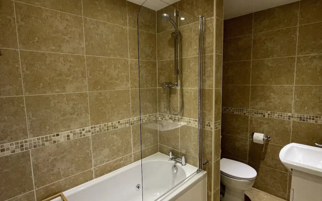 Wheatlands Lodge - Bed & Breakfast