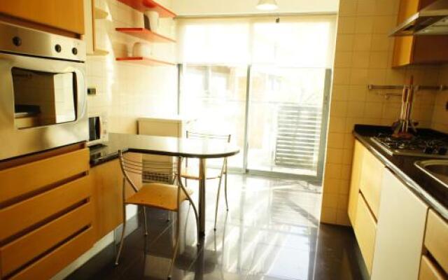 Modern Apartment near the Bridge