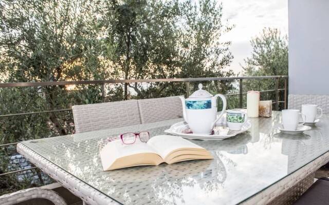 Nina's Villa, Cosy Seaview Retreat