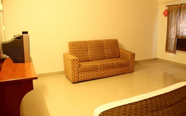 OYO 1065 Hotel HMR Royal Inn