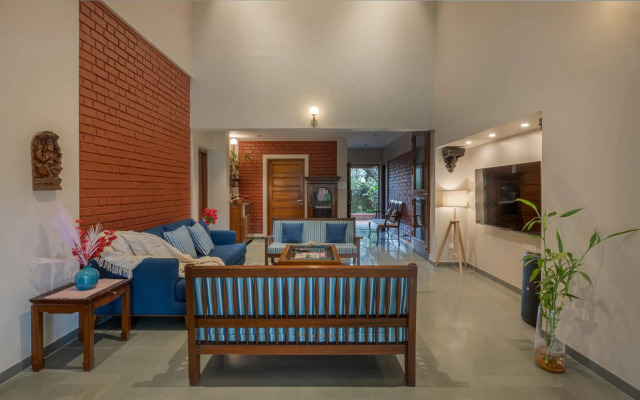 SaffronStays Red Brick House, Panchgani - rustic villa with huge lawn and terrace