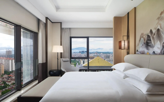 Sheraton Yunfu Xinxing Hotel