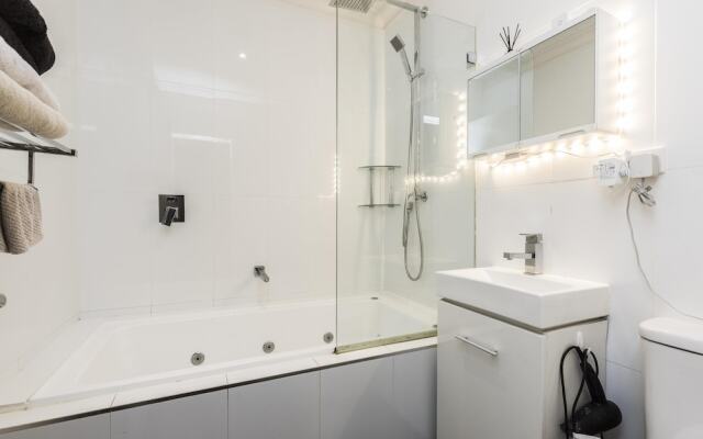Redfern 2 Bedroom 2 Bathroom Apt With Netflix
